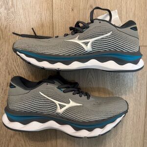 Mizuno Wave Sky 05 Women Running Gray and Blue Athletic Shoes 7.5